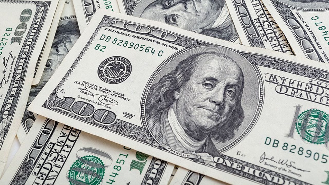 تراجع سعر الدولار ألى 153ألف لكل 100دولار