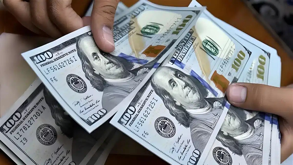 انخفاض أسعار الصرف الى 153 ألف لكل 100 دولار