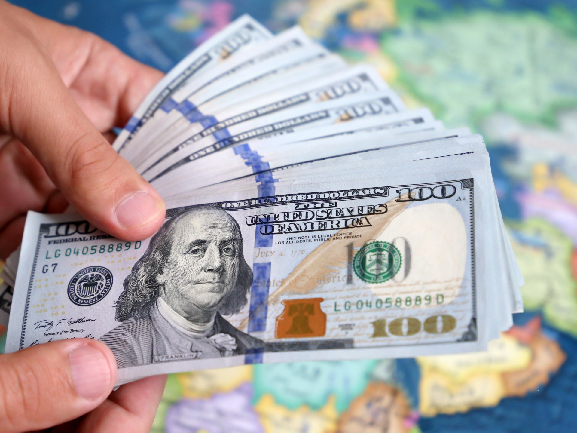 ارتفاع سعر الصرف إلى 153 ألف لكل 100 دولار