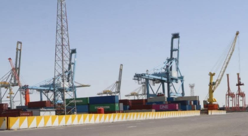 النقل تعلن إنجاز تخطيط الأرصفة والواجهة البحرية في ميناء أم قصر الشمالي