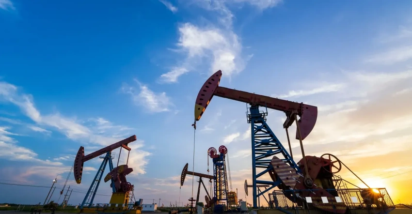 انخفاض أسعار النفط إلى 76 دولاراً للبرميل