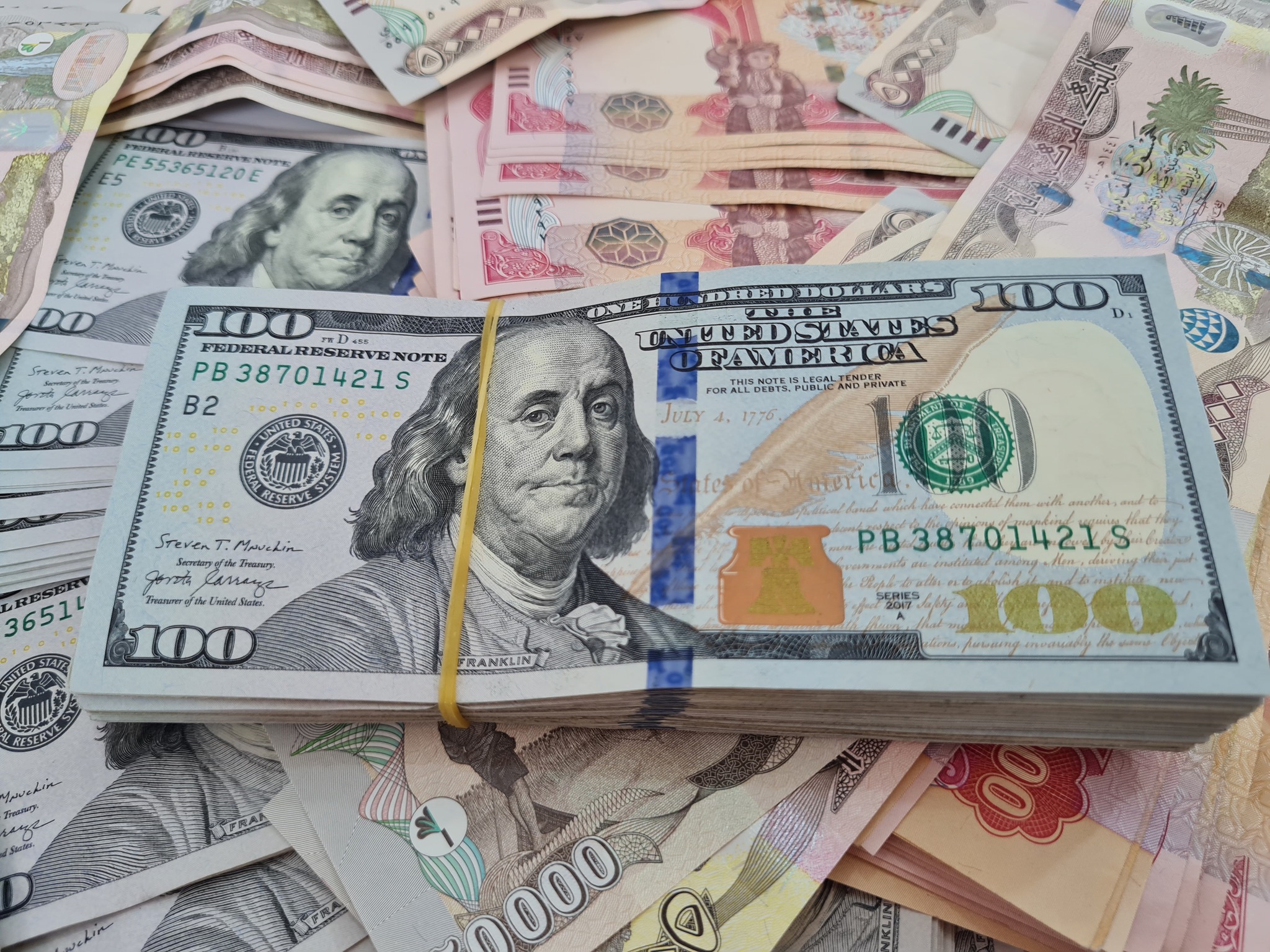 ارتفاع سعر الصرف الى 156 ألف لكل 100 دولار