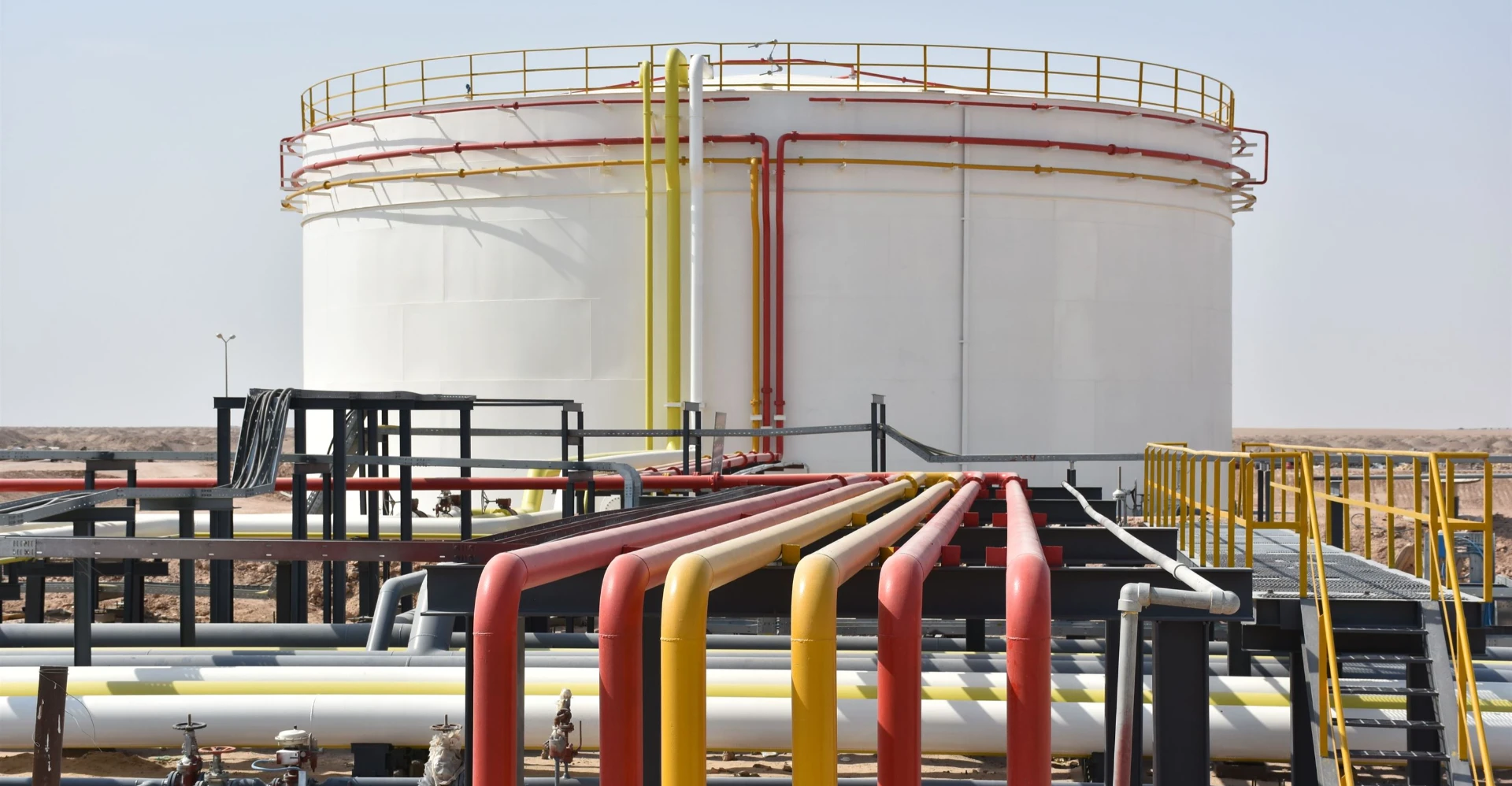 خام البصرة يرتفع إلى 110 دولارات رغم توقف الصادرات وتوترات هرمز