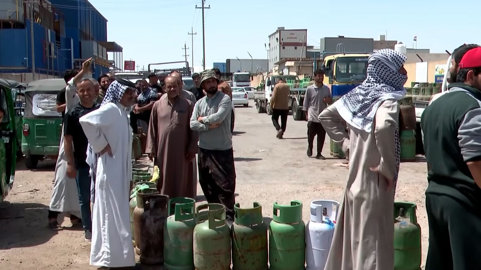 النفط تقرر استيراد 200 ألف طن من الغاز لدعم الخزين ومعالجة الأزمة