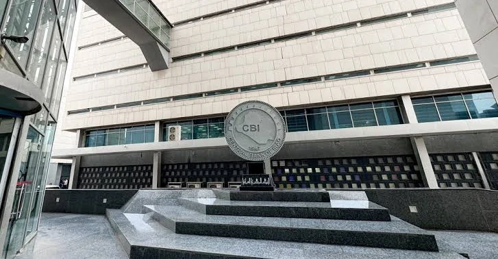 البنك المركزي يخفض حصة المسافرين إلى 2000 دولار شهرياً