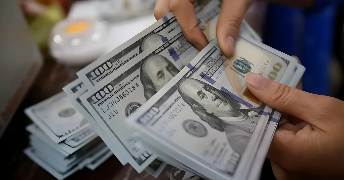 ارتفاع سعر الصرف إلى 155 ألف لكل 100 دولار