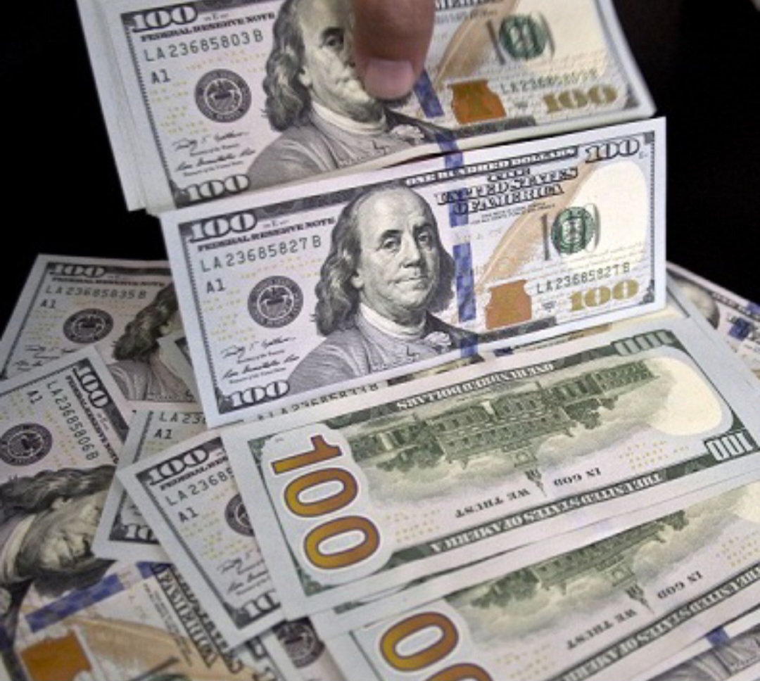 المصارف تبدأ تطبيق سقف 2000 دولار للمسافرين