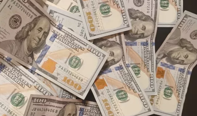 انخفاض سعر الصرف إلى 158 ألف لكل 100 دولار