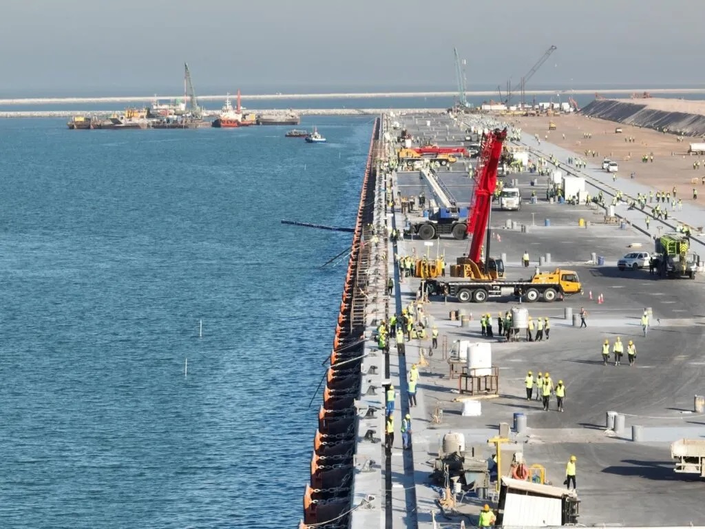 العراق يطلق خطوط نقل بحري تربطه بأربع دول إقليمية