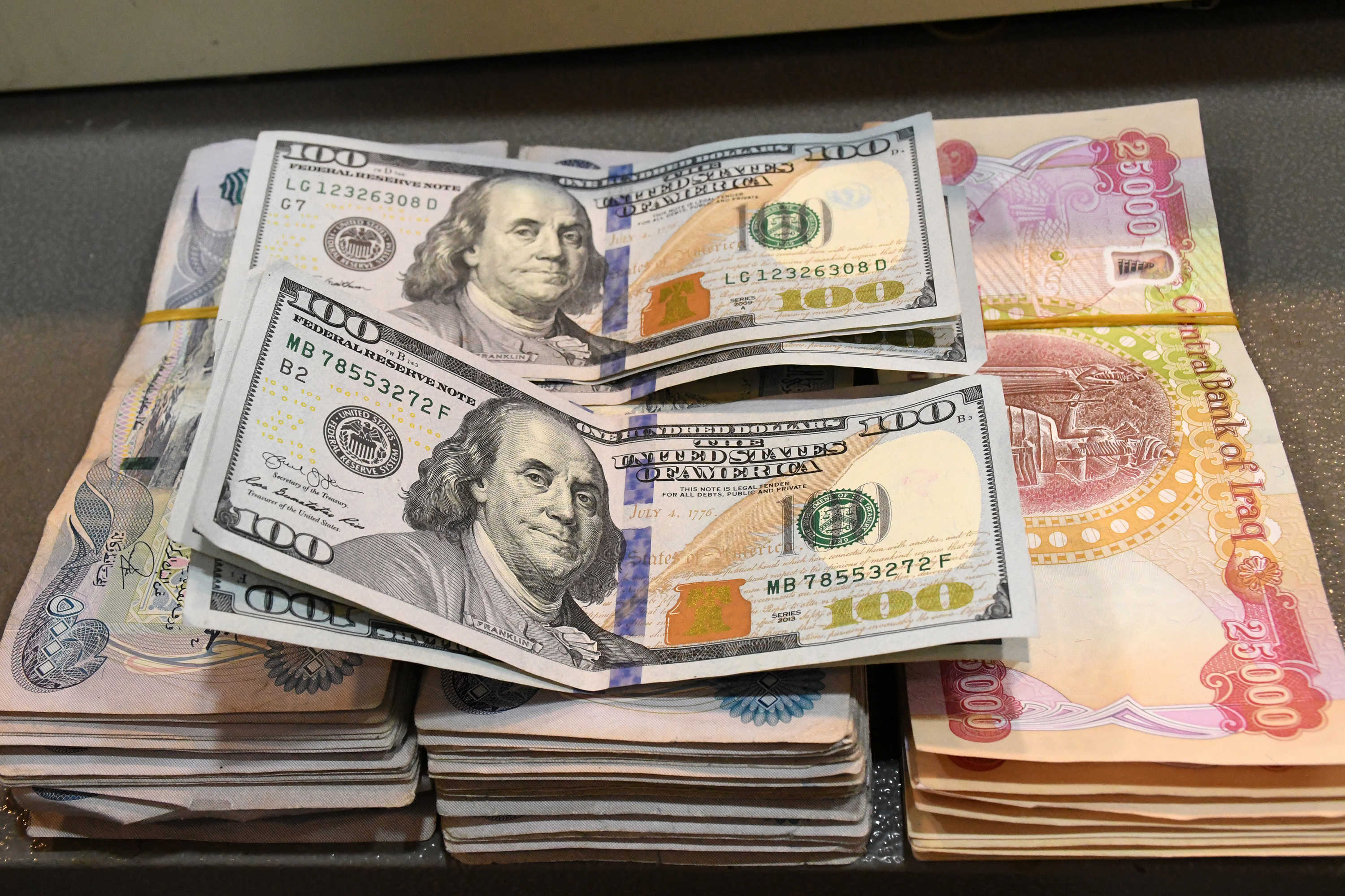ارتفاع سعر الصرف إلى 153 ألف لكل 100 دولار