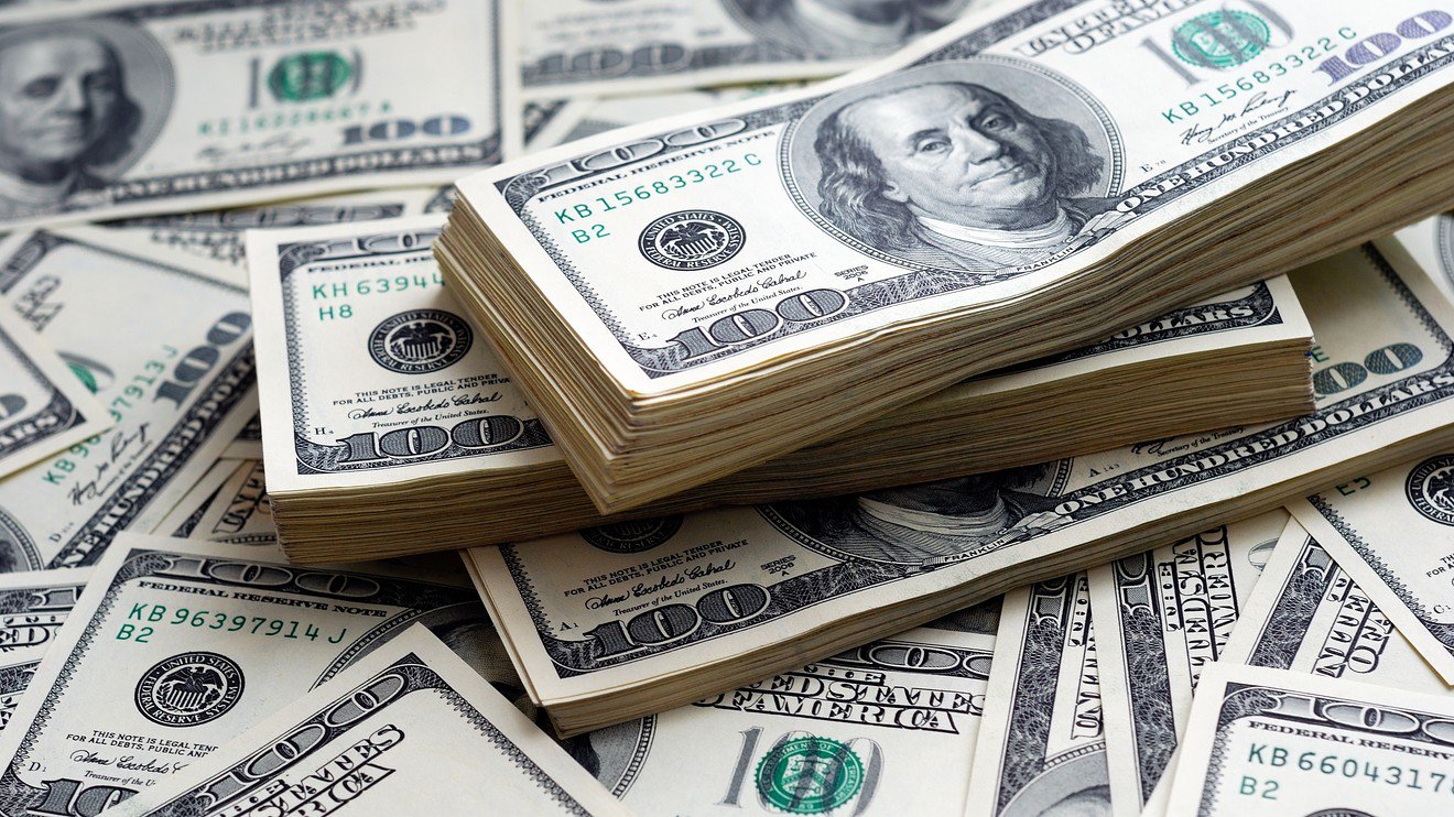 استقرار سعر الصرف عند 152 ألف لكل 100 دولار