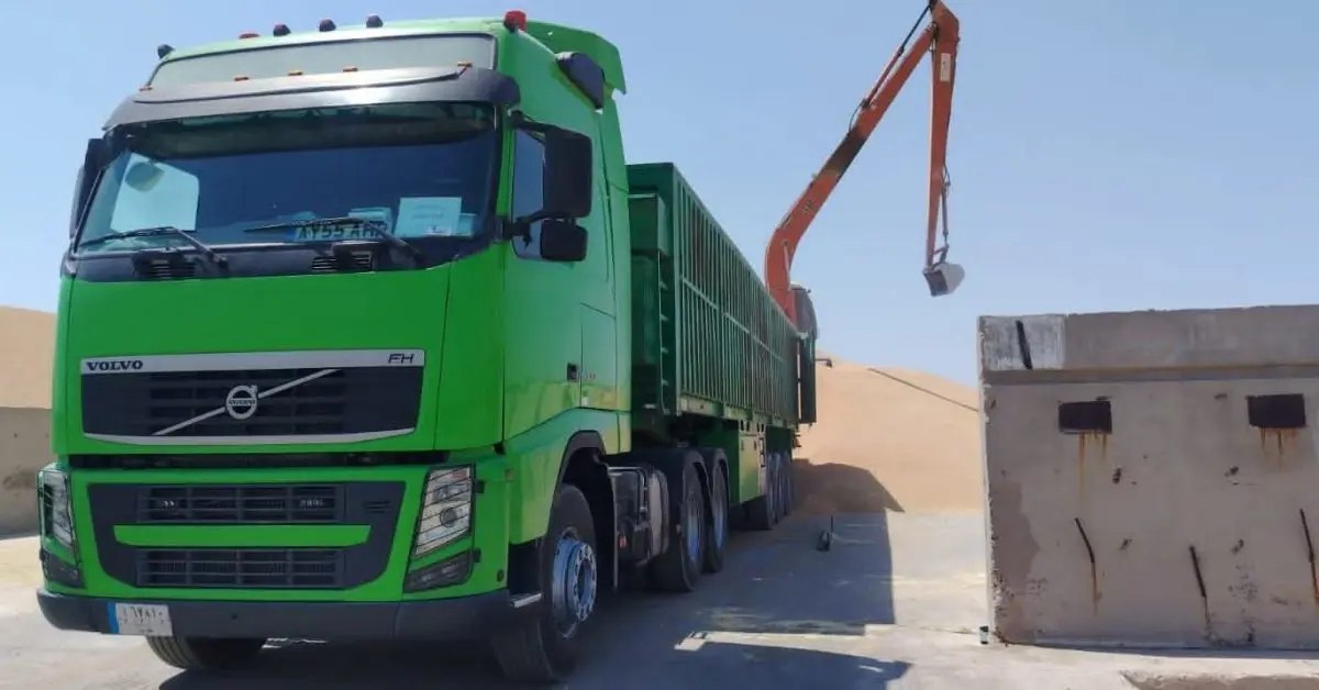 النقل البري ينجز نقل 3500 طن من الحنطة المحلية
