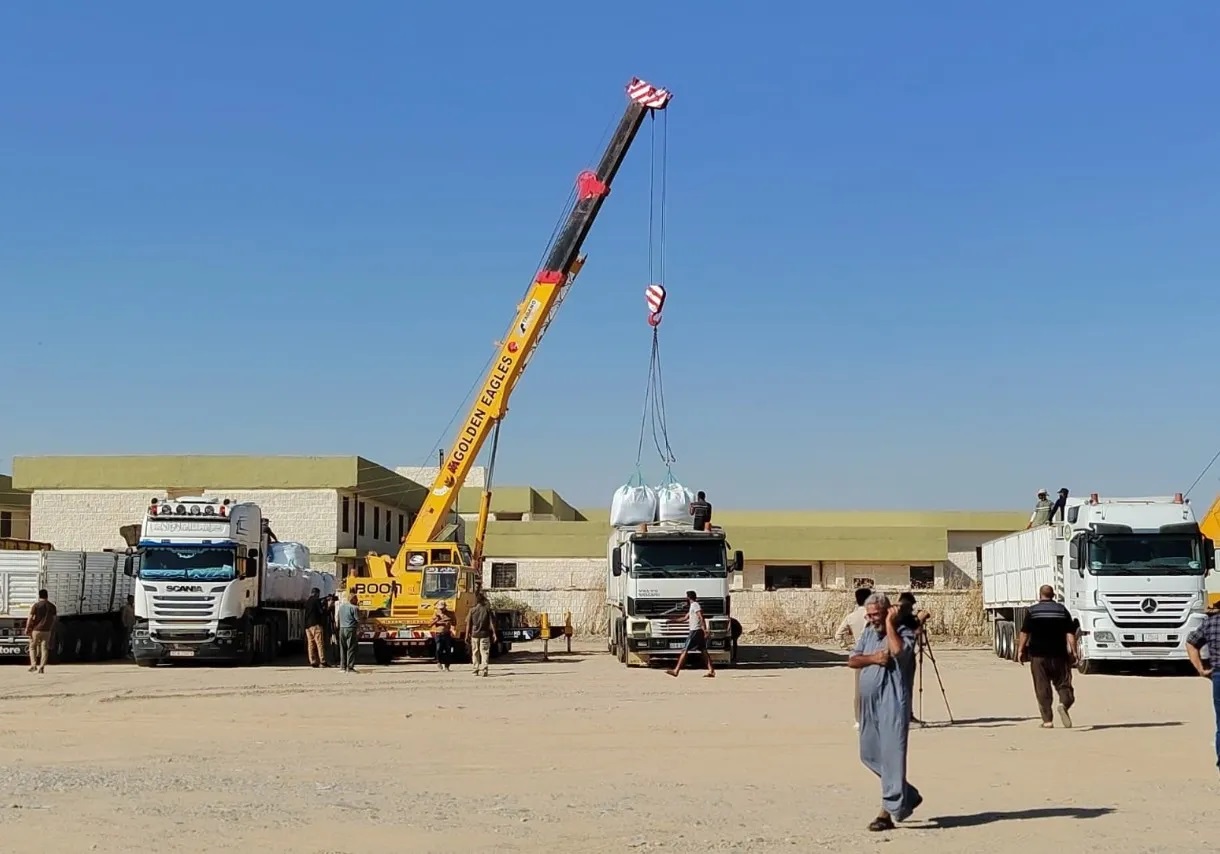 التجارة تعتمد منفذ ربيعة مساراً جديداً لنقل المواد الغذائية