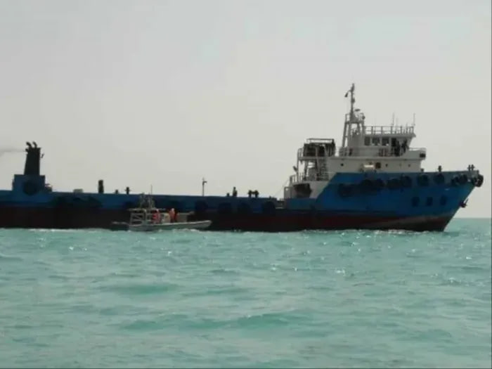 النقل: حركة الموانئ لم تتأثر بحادث إصابة السفينة