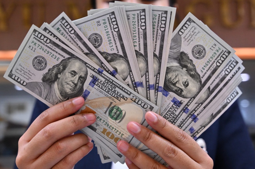العراق يعتمد أسعار صرف جديدة للدولار