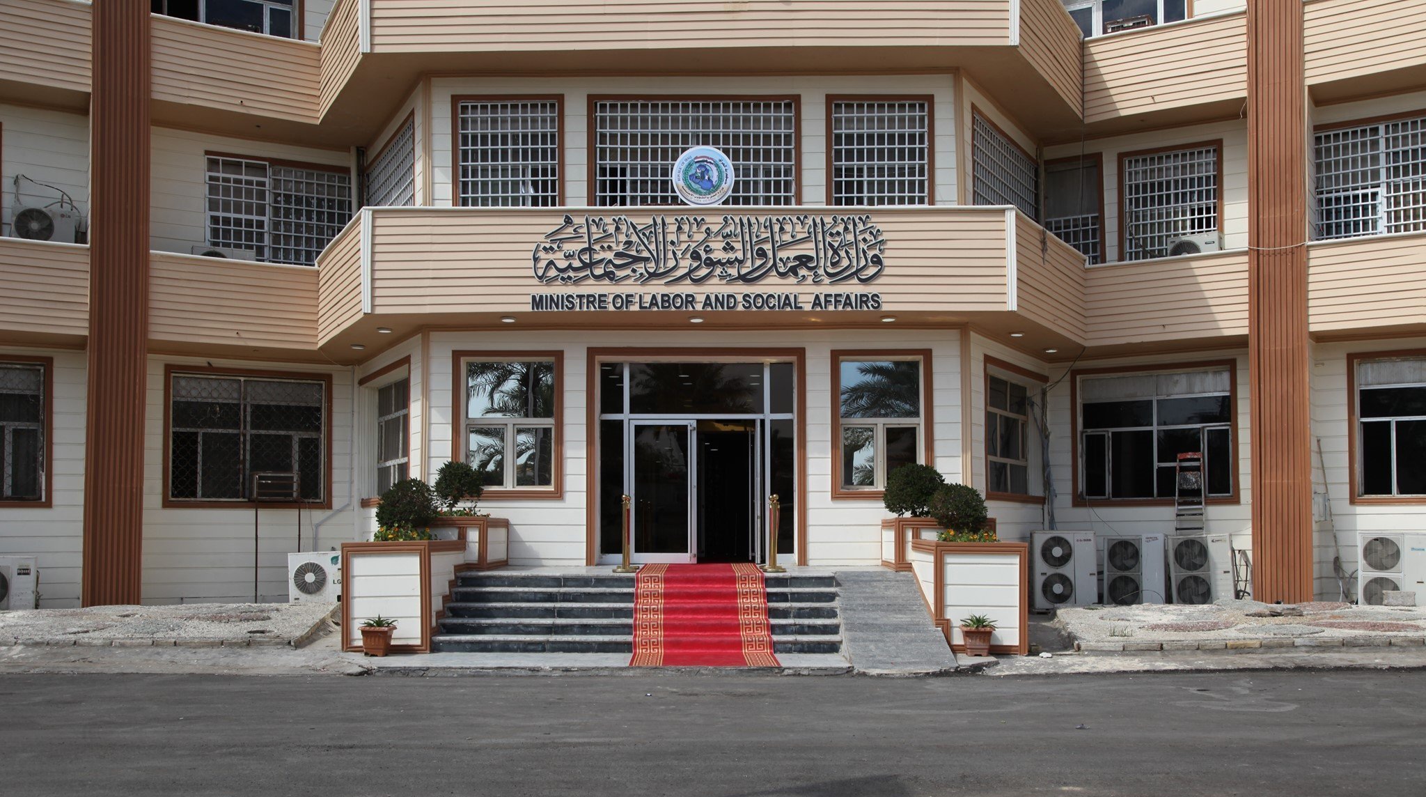 العمل: توسيع فرص العمل للشباب ودعم المشاريع الصغيرة