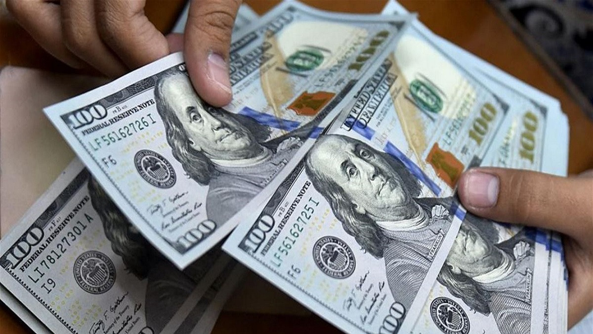 ارتفاع سعر الصرف إلى 169 ألف لكل 100 دولار