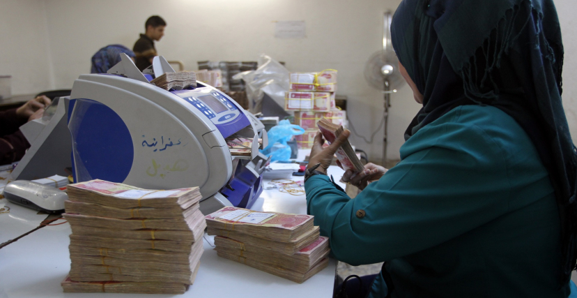 قانون الإجازات الطويلة: يحول الوظيفة إلى دخل بلا عمل وتكلفة على الموازنة