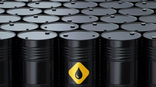 النفط يتجاوز 100 دولار لأول مرة منذ 2022 مع تصاعد التوترات في الشرق الأوسط