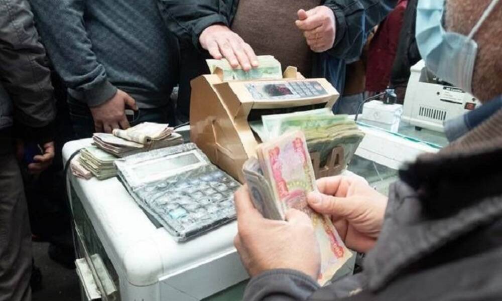 بدء صرف رواتب موظفي التربية ومنتسبي الدفاع لشهر آب
